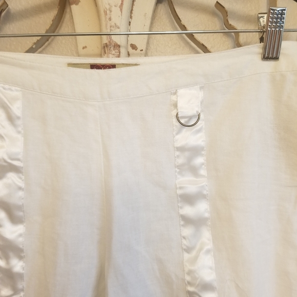 3 for 25!!!! ASHLEY INTERNATIONAL Bermuda shorts and 2 TOPS!! - Picture 3 of 14